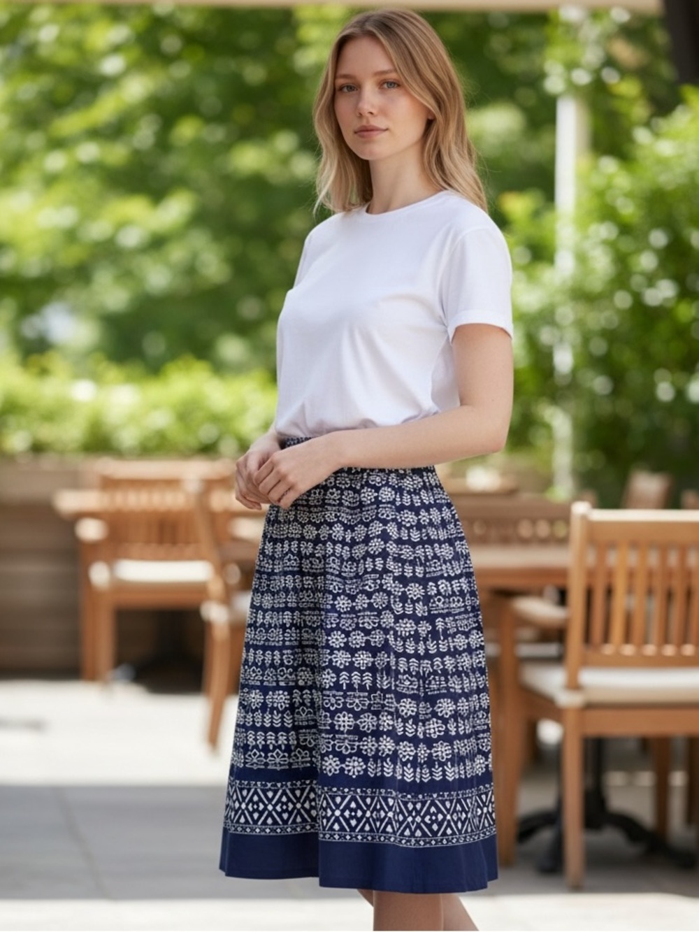 NWT Sunny Leigh Floral Print Skirt Size XS Blue and White